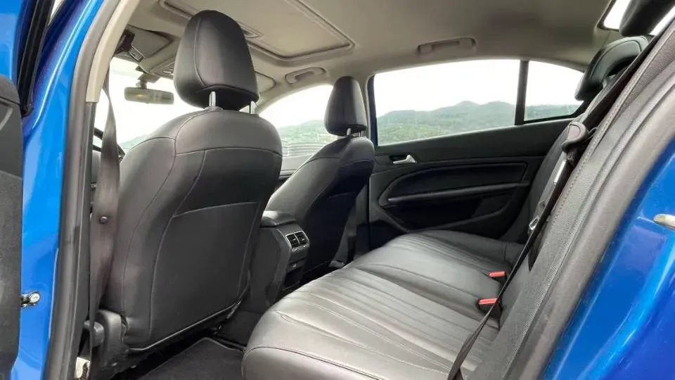 2018 Peugeot 408 1.2T 136HP L3 6AT,autocango,china used car exporter,china ev exporter,chinese used car exporter,chinese used ev exporter