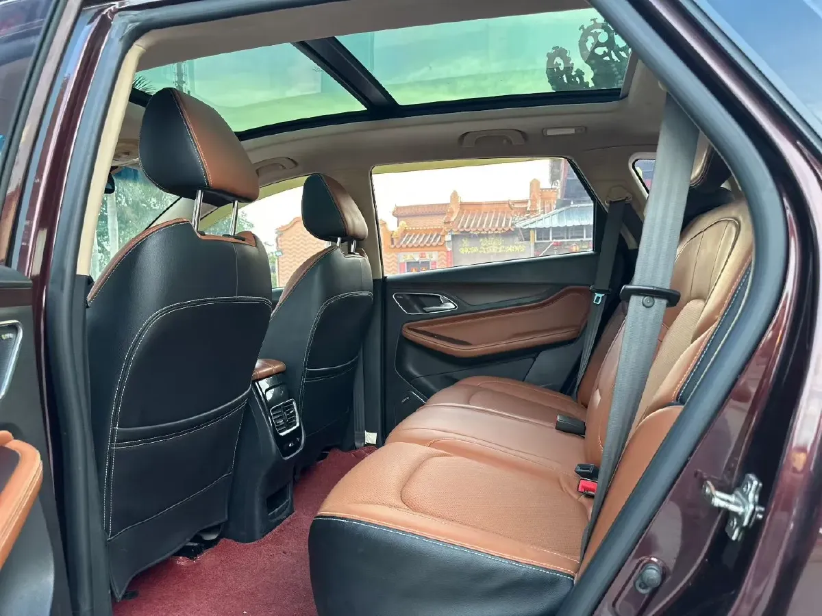 2017 BaoJun 560 1.5T 150HP L4 6MT,autocango,china used car exporter,china ev exporter,chinese used car exporter,chinese used ev exporter