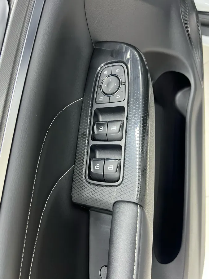 2021 Haval M6 1.5T 150HP L4 7DCT,autocango,china used car exporter,china ev exporter,chinese used car exporter,chinese used ev exporter