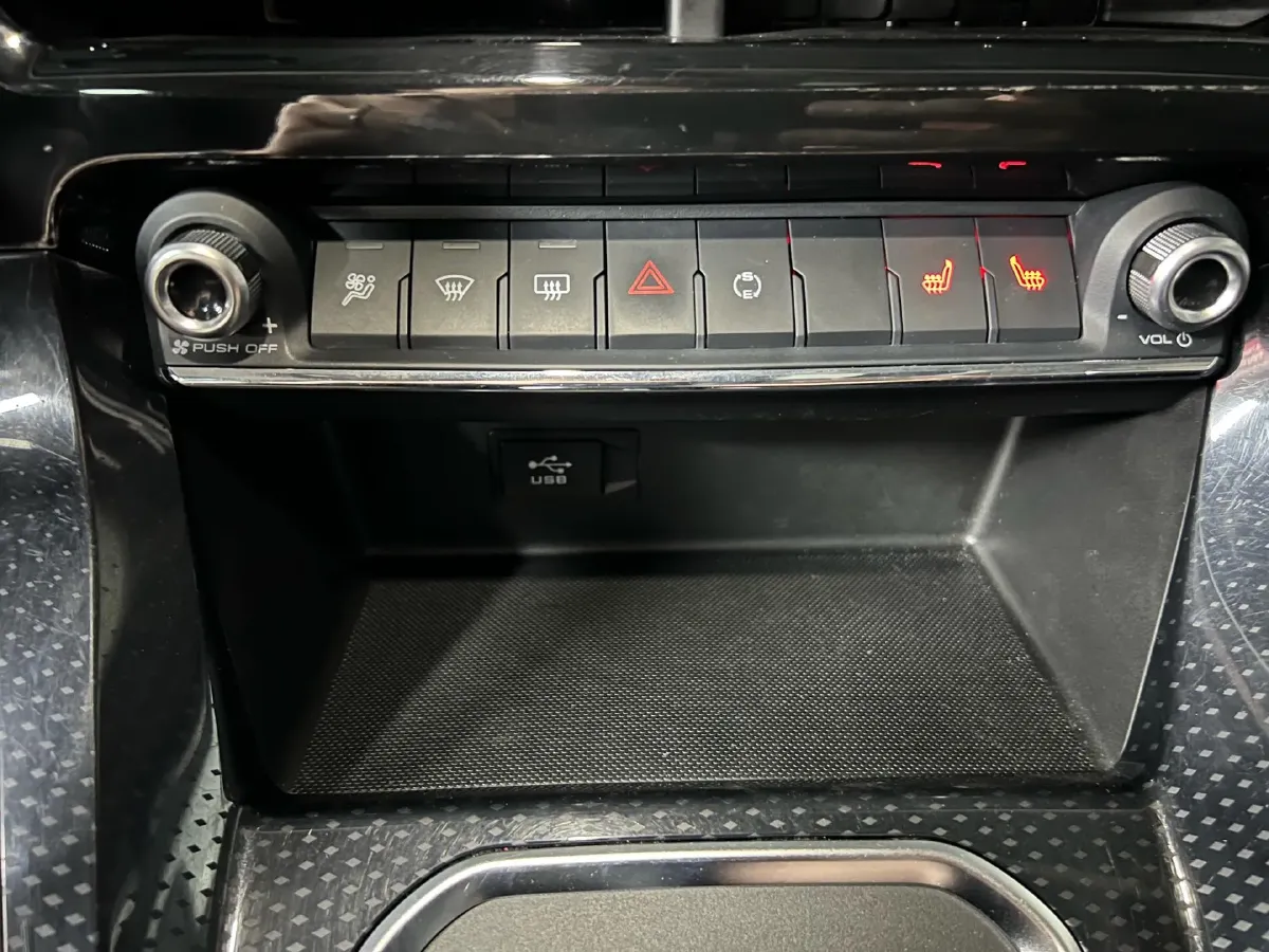 2021 Haval M6 1.5T 150HP L4 7DCT,autocango,china used car exporter,china ev exporter,chinese used car exporter,chinese used ev exporter