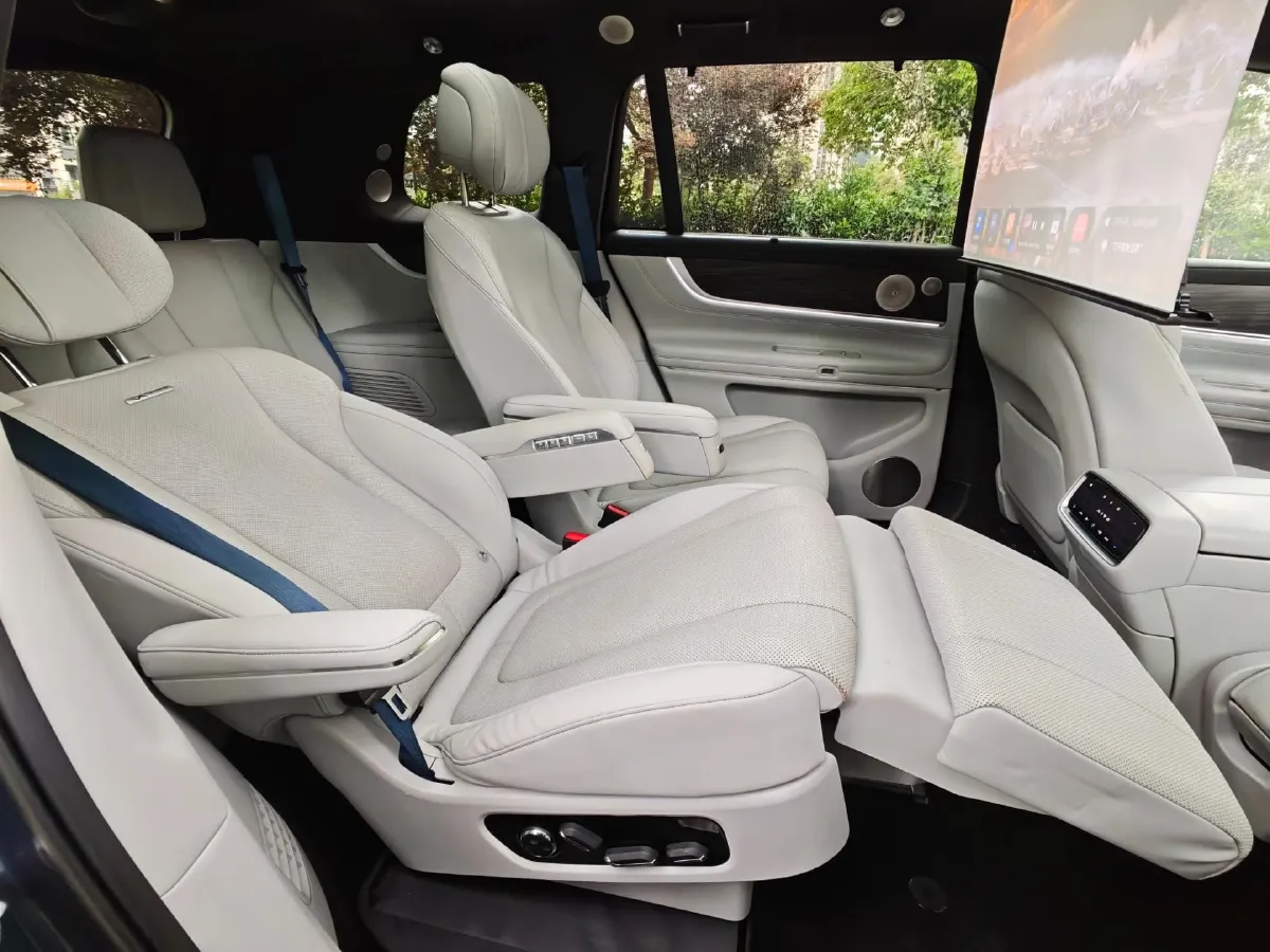 2024 AITO AITO M9 1.5T 152HP L4 REEV 42KWH,autocango,china used car exporter,china ev exporter,chinese used car exporter,chinese used ev exporter