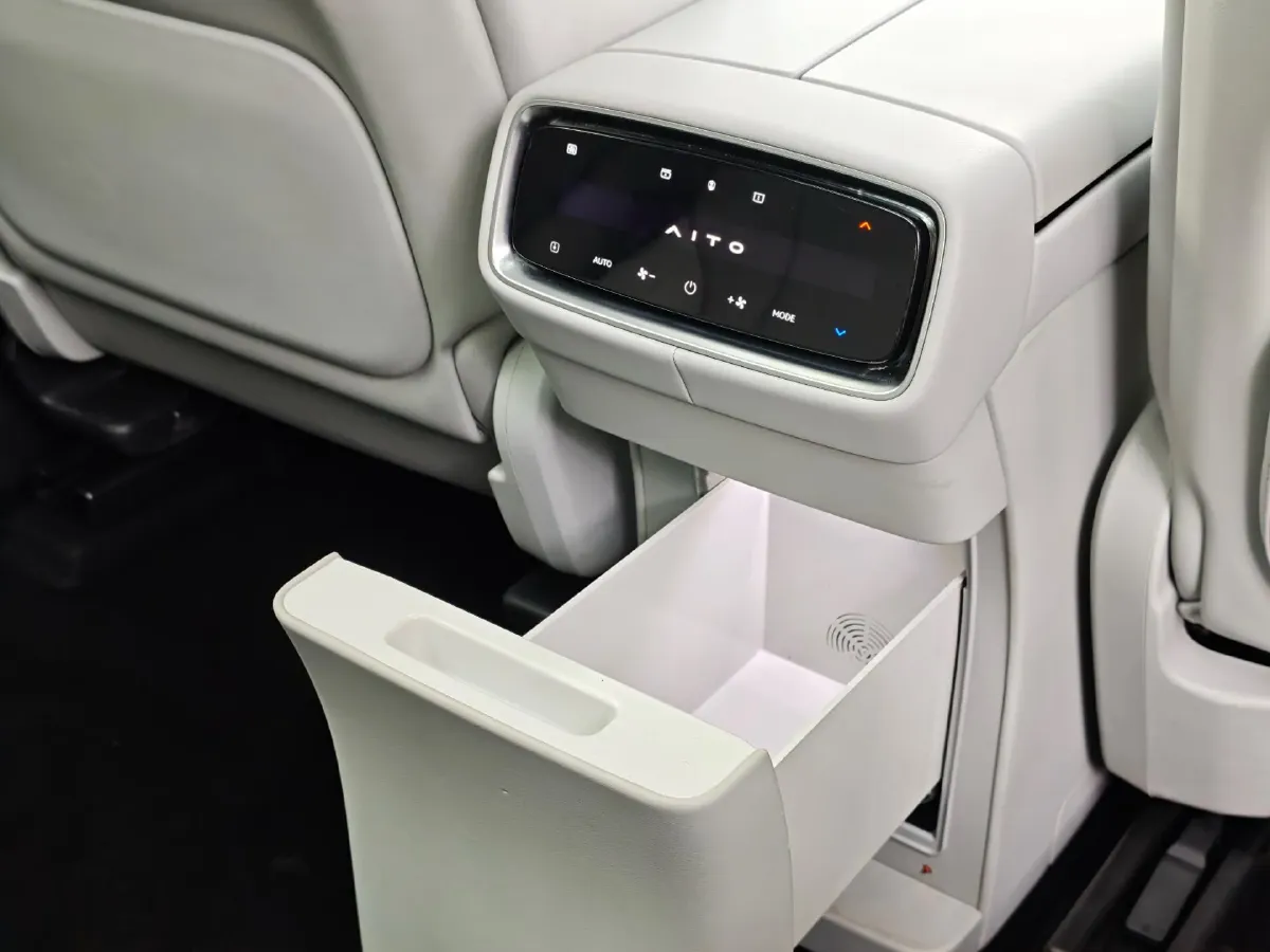 2024 AITO AITO M9 1.5T 152HP L4 REEV 42KWH,autocango,china used car exporter,china ev exporter,chinese used car exporter,chinese used ev exporter