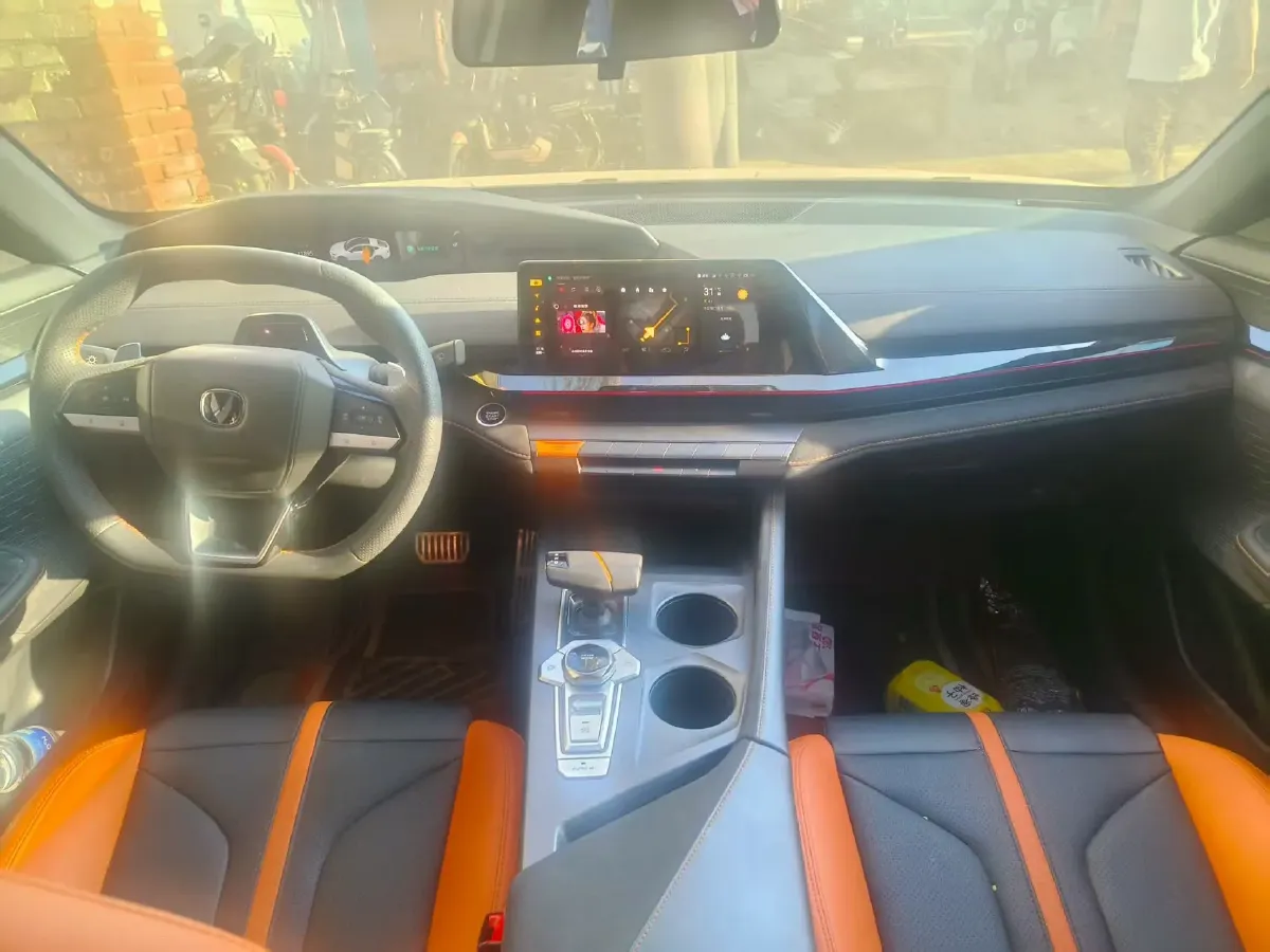 2024 ChangAn UNI-V 1.5T 188HP L4 7DCT,autocango,china used car exporter,china ev exporter,chinese used car exporter,chinese used ev exporter