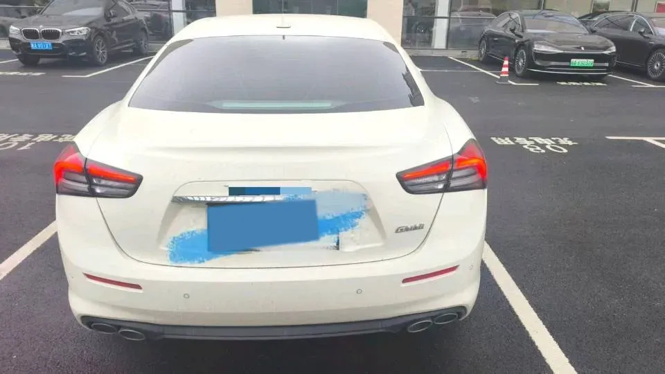2021 Maserati Ghibli 2.0T 330HP L4 8AT,autocango,china used car exporter,china ev exporter,chinese used car exporter,chinese used ev exporter
