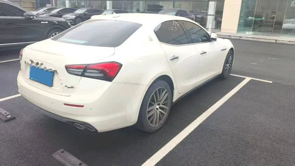 2021 Maserati Ghibli 2.0T 330HP L4 8AT,autocango,china used car exporter,china ev exporter,chinese used car exporter,chinese used ev exporter