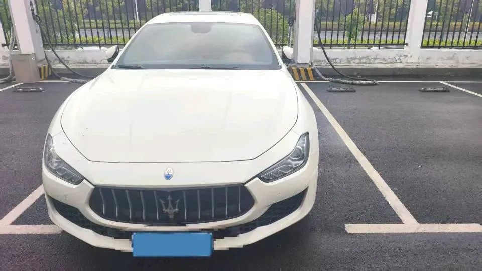 2021 Maserati Ghibli 2.0T 330HP L4 8AT,autocango,china used car exporter,china ev exporter,chinese used car exporter,chinese used ev exporter