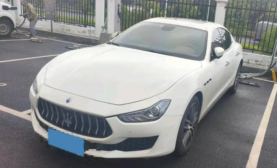 2021 Maserati Ghibli 2.0T 330HP L4 8AT,autocango,china used car exporter,china ev exporter,chinese used car exporter,chinese used ev exporter