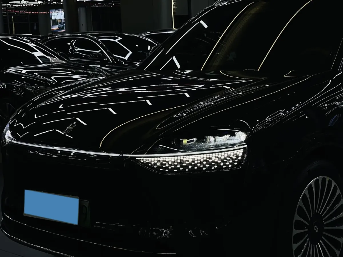 2025 AITO AITO M9 REEV 160HP REEV 52KWH,autocango,china used car exporter,china ev exporter,chinese used car exporter,chinese used ev exporter