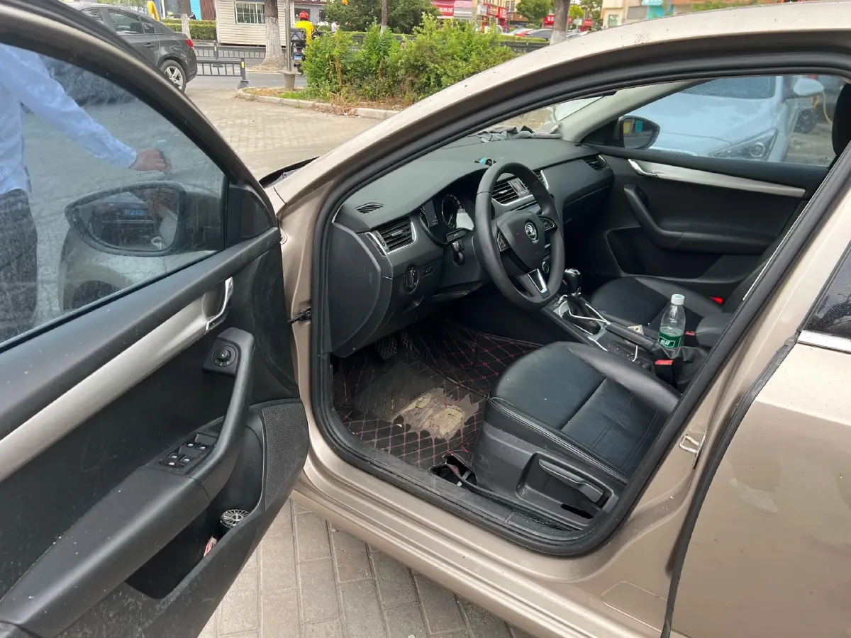 2019 Skoda Octavia 1.5L 116HP L4 6AT,autocango,china used car exporter,china ev exporter,chinese used car exporter,chinese used ev exporter