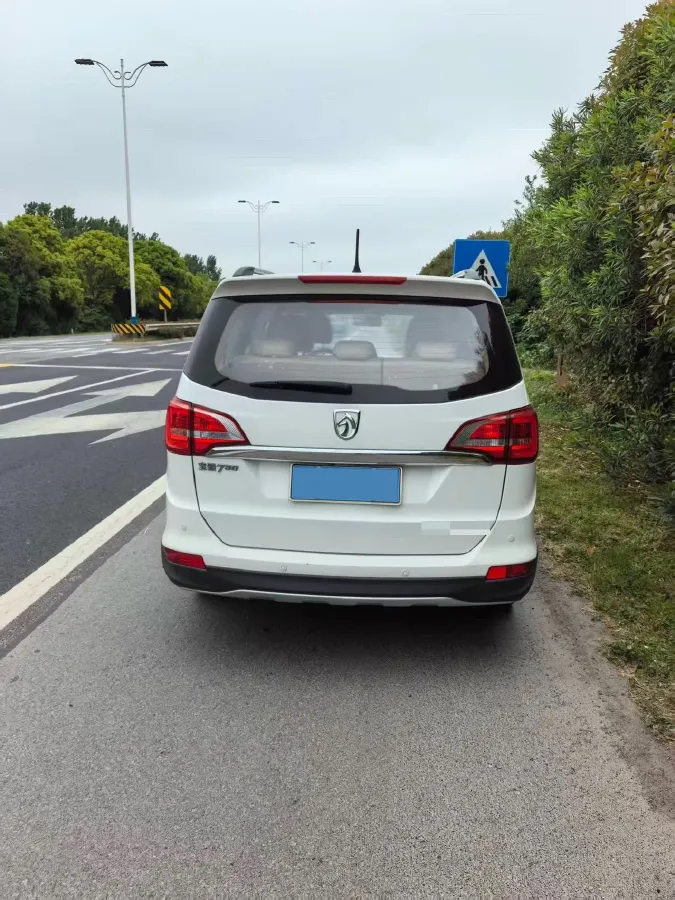 2016 BaoJun 730 1.5L 112HP L4 5MT,autocango,china used car exporter,china ev exporter,chinese used car exporter,chinese used ev exporter