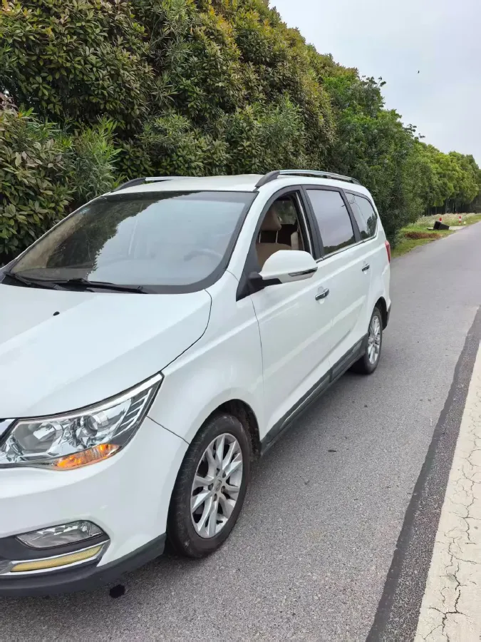 2016 BaoJun 730 1.5L 112HP L4 5MT,autocango,china used car exporter,china ev exporter,chinese used car exporter,chinese used ev exporter
