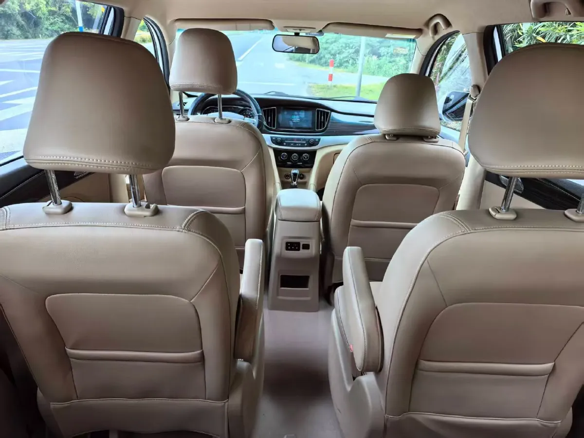 2016 BaoJun 730 1.5L 112HP L4 5MT,autocango,china used car exporter,china ev exporter,chinese used car exporter,chinese used ev exporter