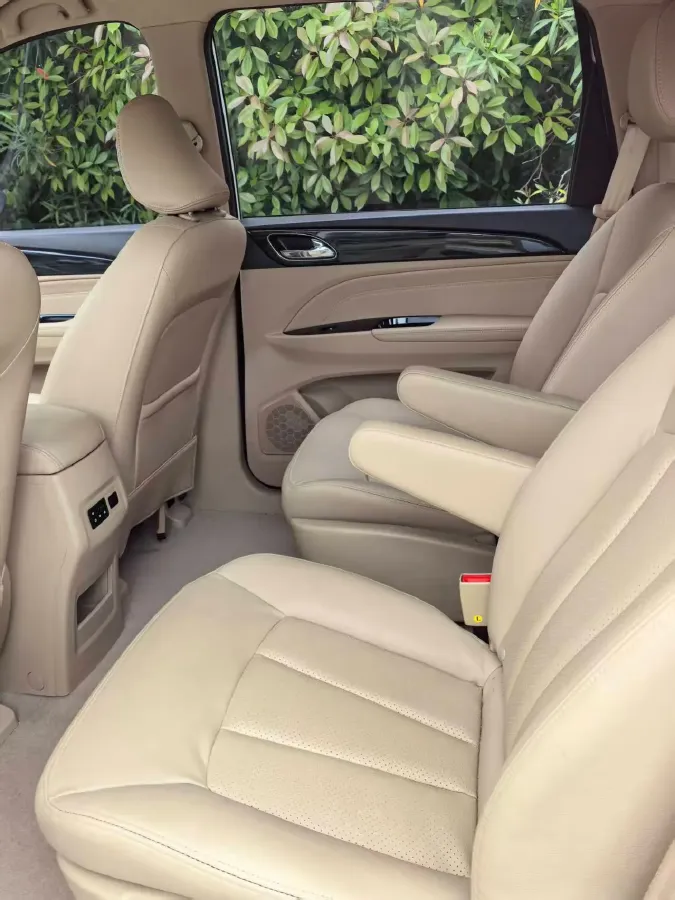 2016 BaoJun 730 1.5L 112HP L4 5MT,autocango,china used car exporter,china ev exporter,chinese used car exporter,chinese used ev exporter