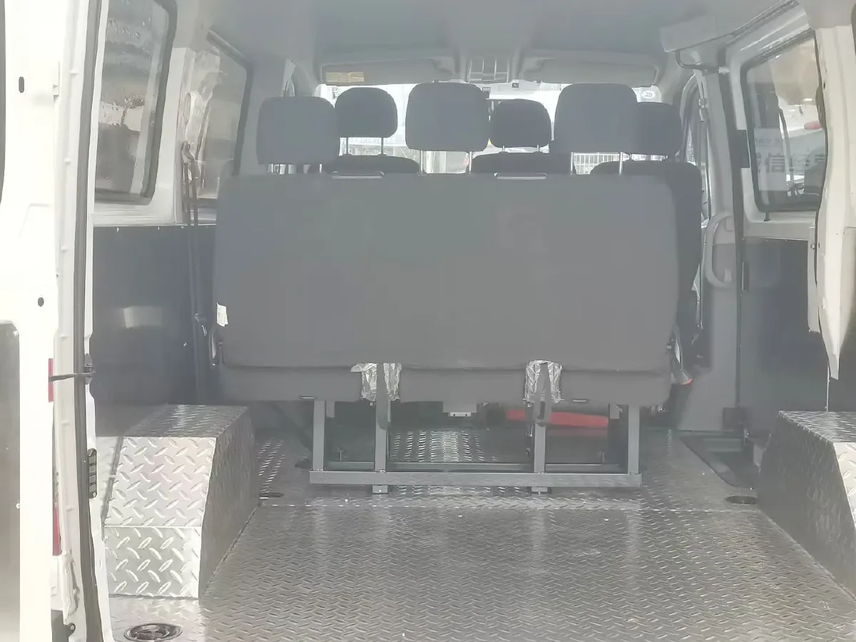 2018 MAXUS XinTu V80 2.5T 136HP L4 6MT,autocango,china used car exporter,china ev exporter,chinese used car exporter,chinese used ev exporter