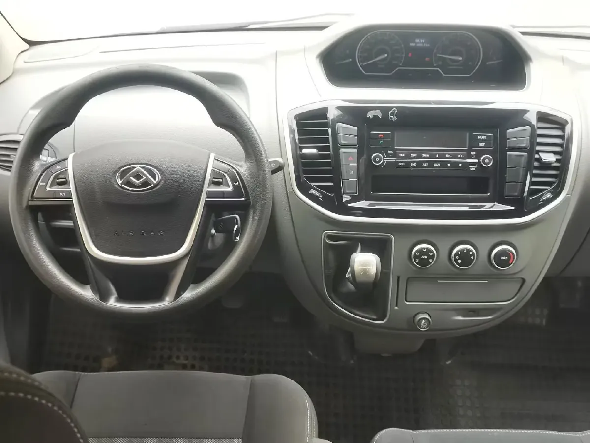 2018 MAXUS XinTu V80 2.5T 136HP L4 6MT,autocango,china used car exporter,china ev exporter,chinese used car exporter,chinese used ev exporter