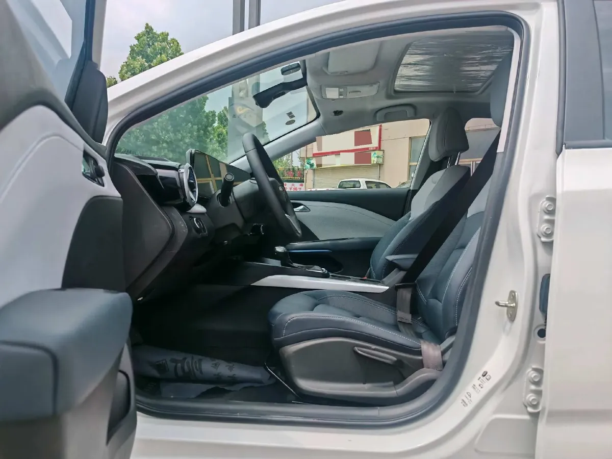 2023 Chevrolet Monza 1.5L 113HP L4 6DCT,autocango,china used car exporter,china ev exporter,chinese used car exporter,chinese used ev exporter