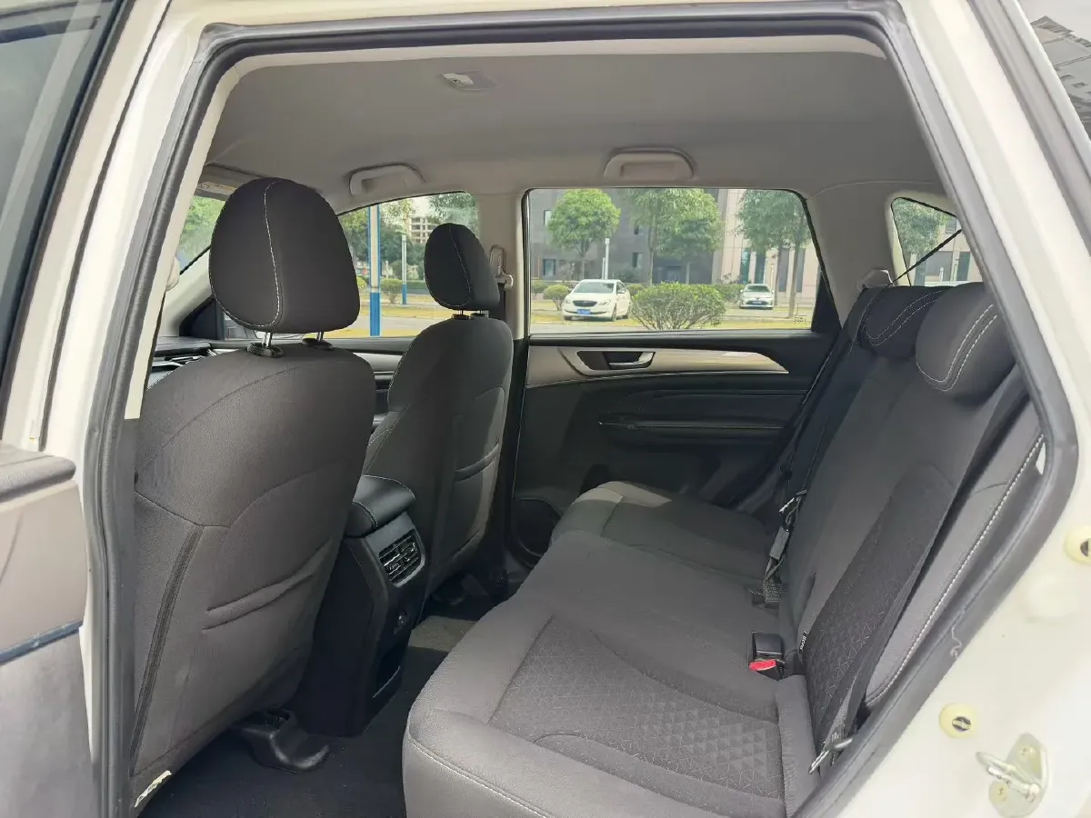 2021 Haval M6 1.5T 150HP L4 7DCT,autocango,china used car exporter,china ev exporter,chinese used car exporter,chinese used ev exporter