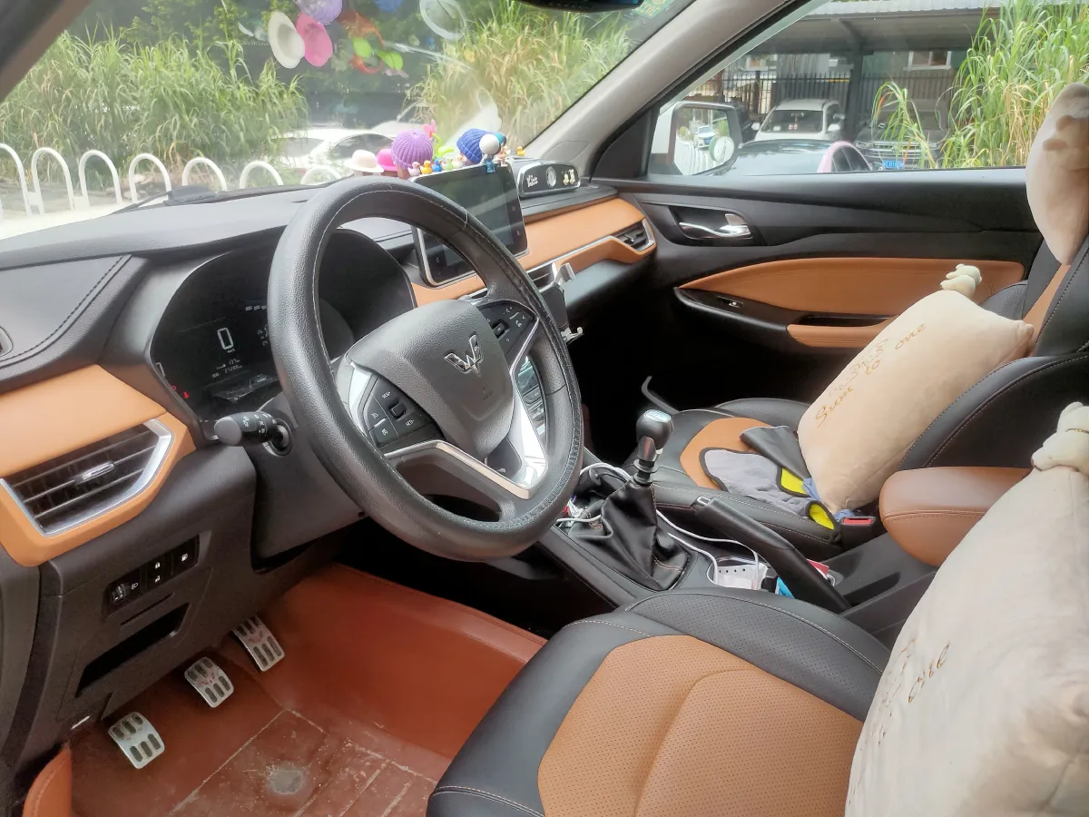 2019 WuLing HongGuang S3 1.5L 99HP L4 6MT,autocango,china used car exporter,china ev exporter,chinese used car exporter,chinese used ev exporter