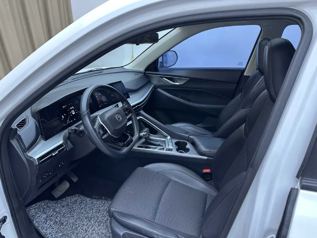 2023 ChangAn CS35 Plus 1.4T 160HP L4 7DCT,autocango,china used car exporter,china ev exporter,chinese used car exporter,chinese used ev exporter