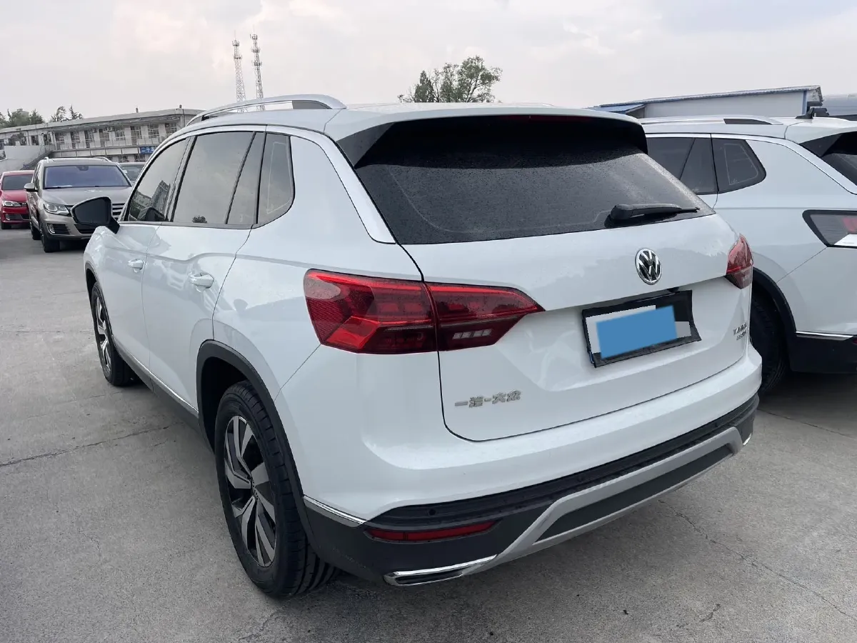 2019 Jeep Cherokee 2.0T 234HP L4 9AT,autocango,china used car exporter,china ev exporter,chinese used car exporter,chinese used ev exporter