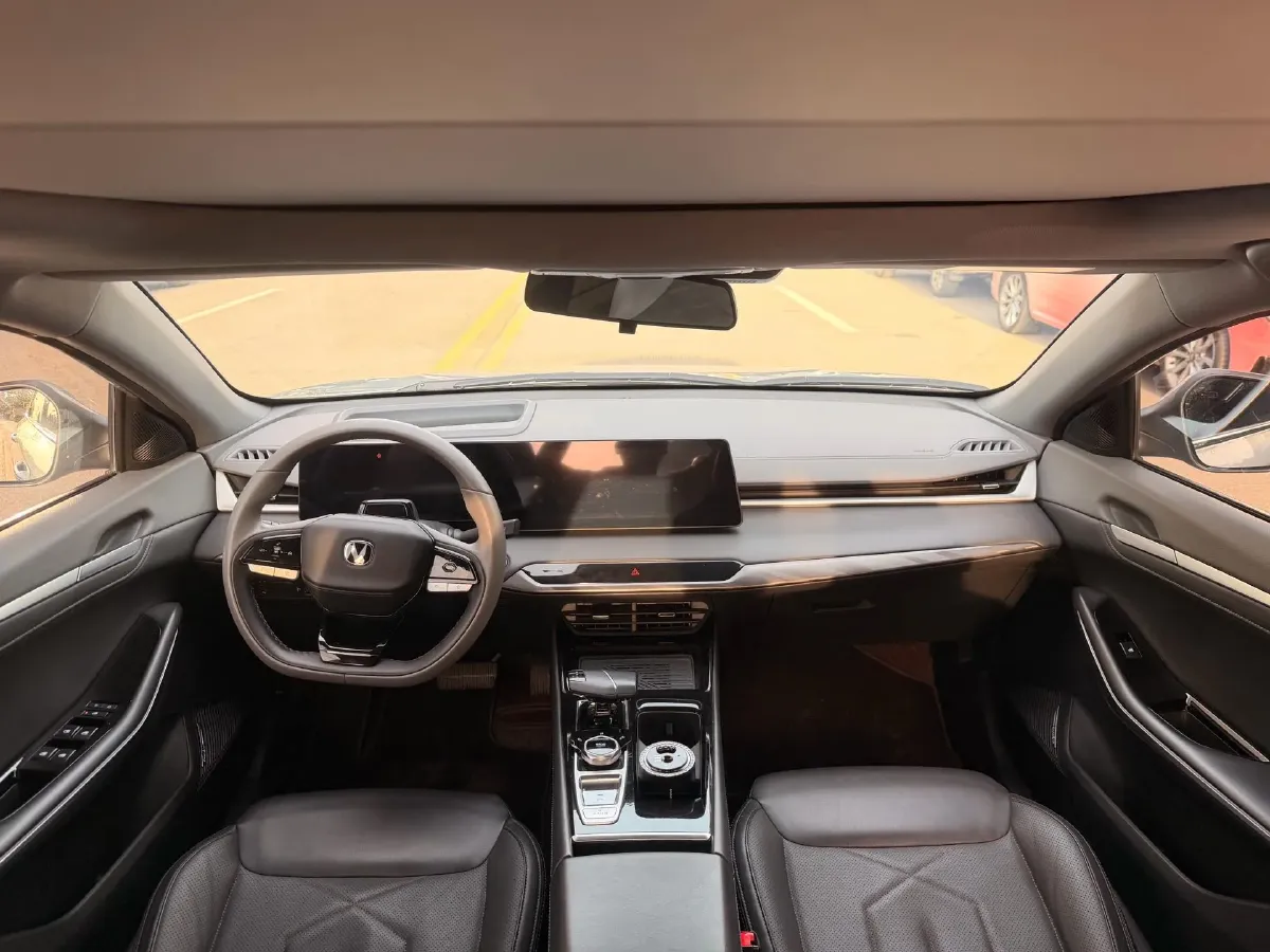 2023 ChangAn Raeton Plus 1.5T 188HP L4 7DCT,autocango,china used car exporter,china ev exporter,chinese used car exporter,chinese used ev exporter