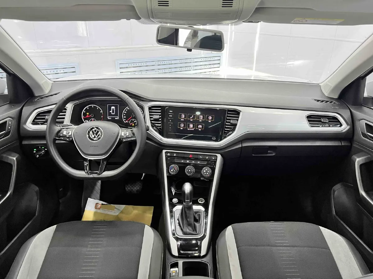 2022 Volkswagen T-Roc 1.4T 150HP L4 7DCT,autocango,china used car exporter,china ev exporter,chinese used car exporter,chinese used ev exporter