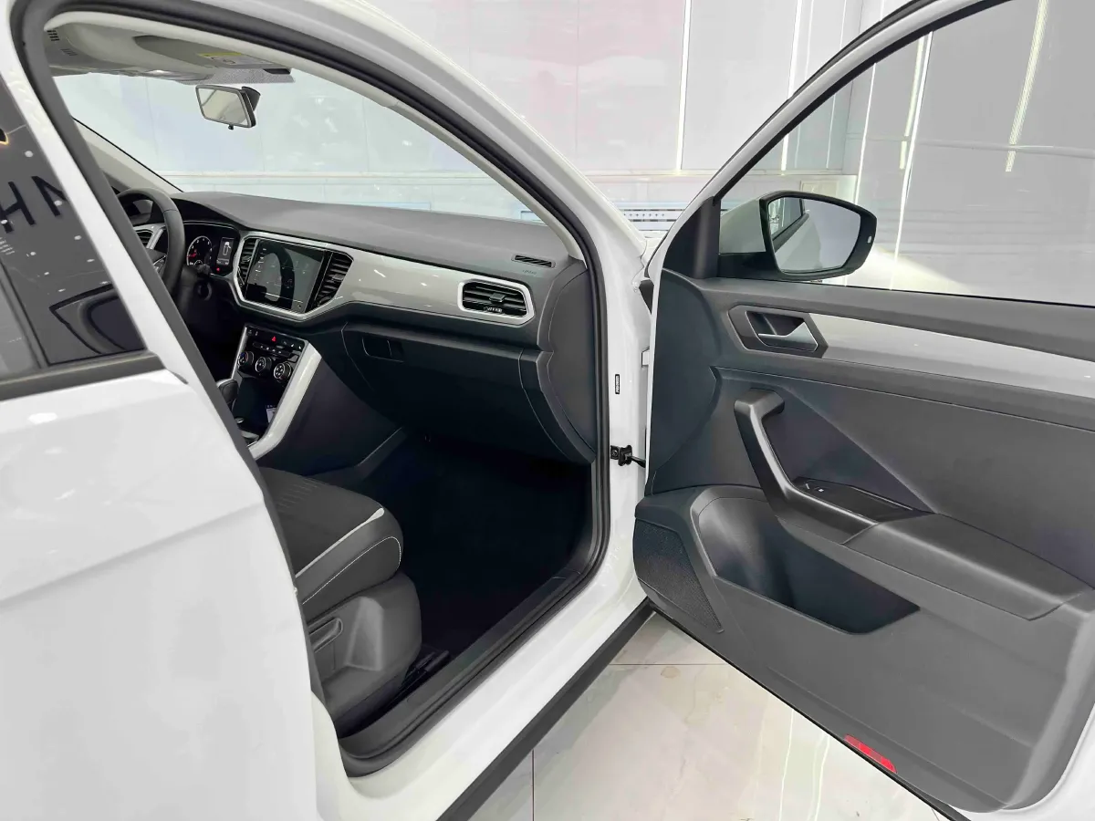 2022 Volkswagen T-Roc 1.4T 150HP L4 7DCT,autocango,china used car exporter,china ev exporter,chinese used car exporter,chinese used ev exporter