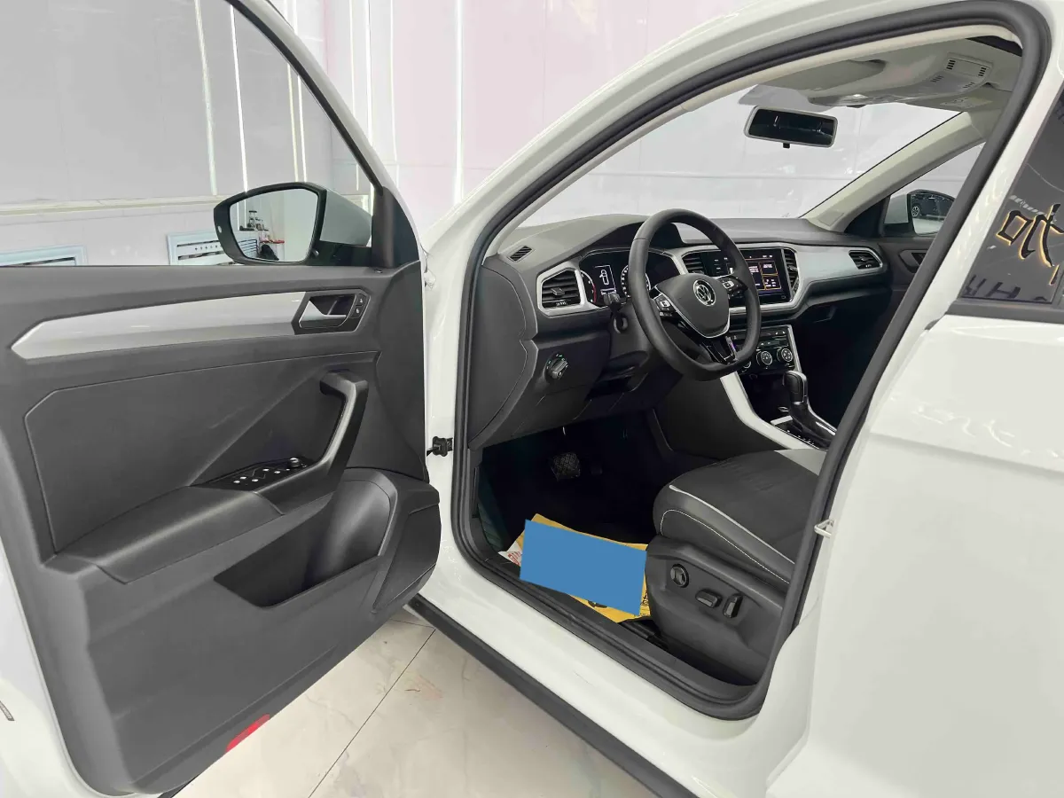 2022 Volkswagen T-Roc 1.4T 150HP L4 7DCT,autocango,china used car exporter,china ev exporter,chinese used car exporter,chinese used ev exporter