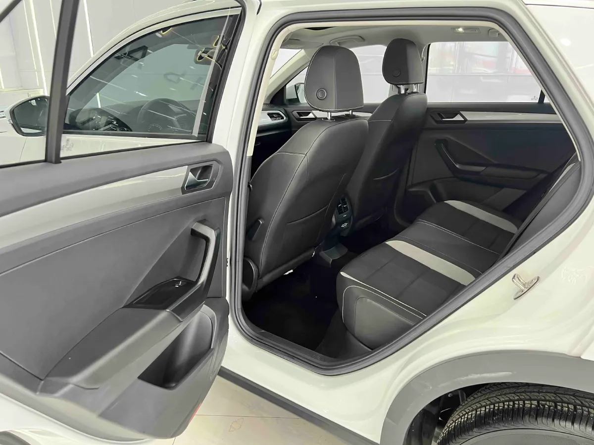 2022 Volkswagen T-Roc 1.4T 150HP L4 7DCT,autocango,china used car exporter,china ev exporter,chinese used car exporter,chinese used ev exporter