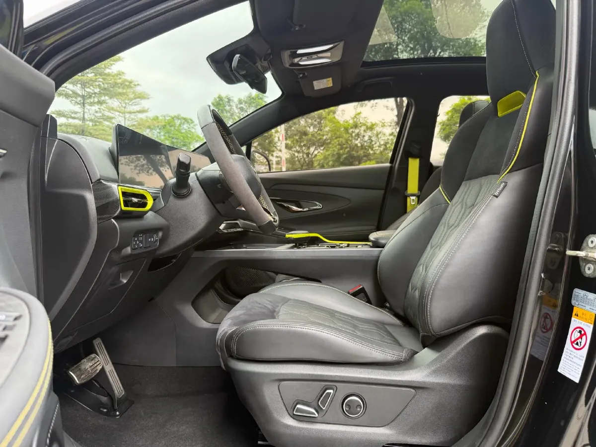 2022 ChangAn UNI-T 1.5T 188HP L4 7DCT,autocango,china used car exporter,china ev exporter,chinese used car exporter,chinese used ev exporter