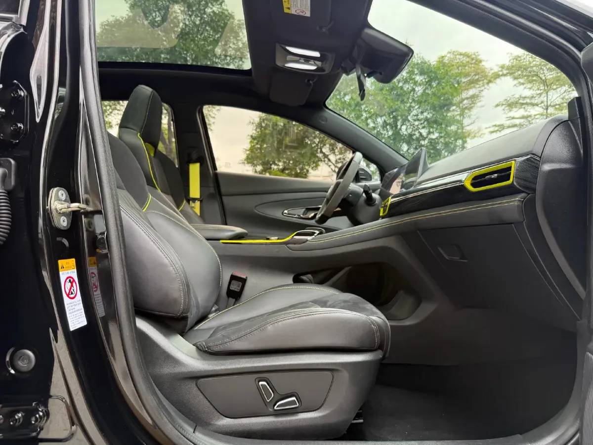 2022 ChangAn UNI-T 1.5T 188HP L4 7DCT,autocango,china used car exporter,china ev exporter,chinese used car exporter,chinese used ev exporter