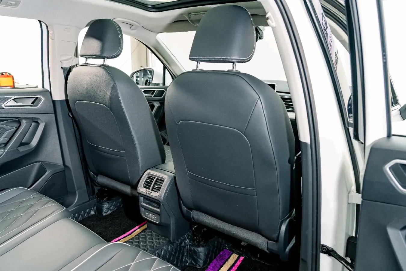 2024 Volkswagen Tiguan L 2.0T 186HP L4 7DCT,autocango,china used car exporter,china ev exporter,chinese used car exporter,chinese used ev exporter
