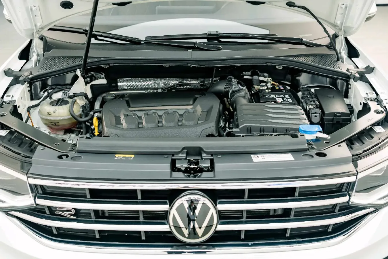 2024 Volkswagen Tiguan L 2.0T 186HP L4 7DCT,autocango,china used car exporter,china ev exporter,chinese used car exporter,chinese used ev exporter