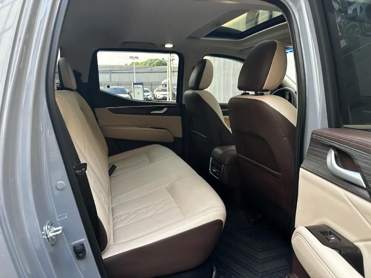 2022 Dongfeng RuiQi 7 2.3T 166HP L4 8AT,autocango,china used car exporter,china ev exporter,chinese used car exporter,chinese used ev exporter