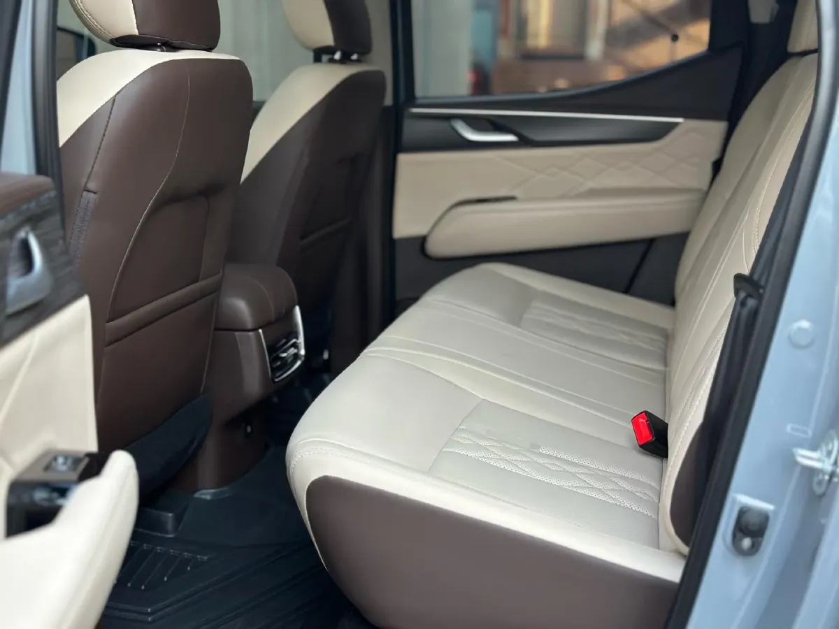 2022 Dongfeng RuiQi 7 2.3T 166HP L4 8AT,autocango,china used car exporter,china ev exporter,chinese used car exporter,chinese used ev exporter