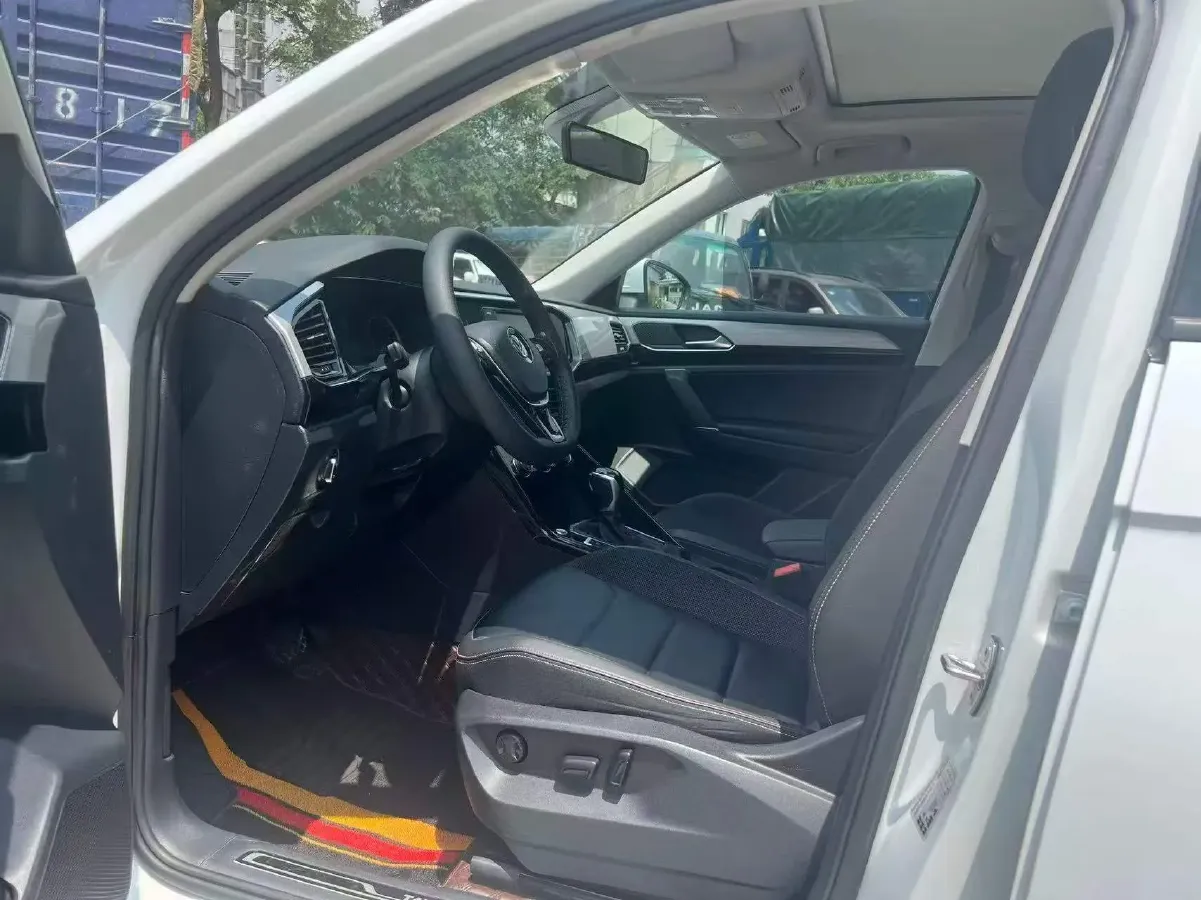 2019 MINI CLUBMAN 1.5T 102HP L3 6AT,autocango,china used car exporter,china ev exporter,chinese used car exporter,chinese used ev exporter