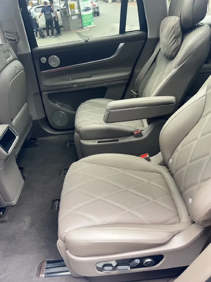 2025 AITO AITO M9 REEV 160HP REEV 52KWH,autocango,china used car exporter,china ev exporter,chinese used car exporter,chinese used ev exporter