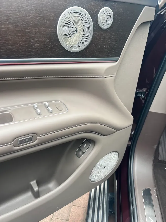 2025 AITO AITO M9 REEV 160HP REEV 52KWH,autocango,china used car exporter,china ev exporter,chinese used car exporter,chinese used ev exporter