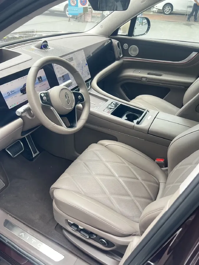 2025 AITO AITO M9 REEV 160HP REEV 52KWH,autocango,china used car exporter,china ev exporter,chinese used car exporter,chinese used ev exporter