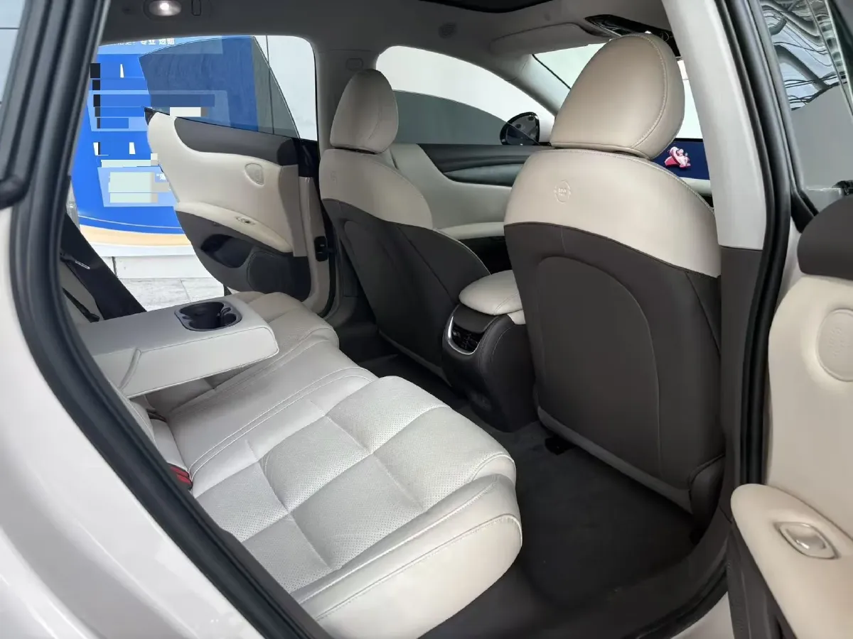 2024 IM L6 BEV 83KWH,autocango,china used car exporter,china ev exporter,chinese used car exporter,chinese used ev exporter
