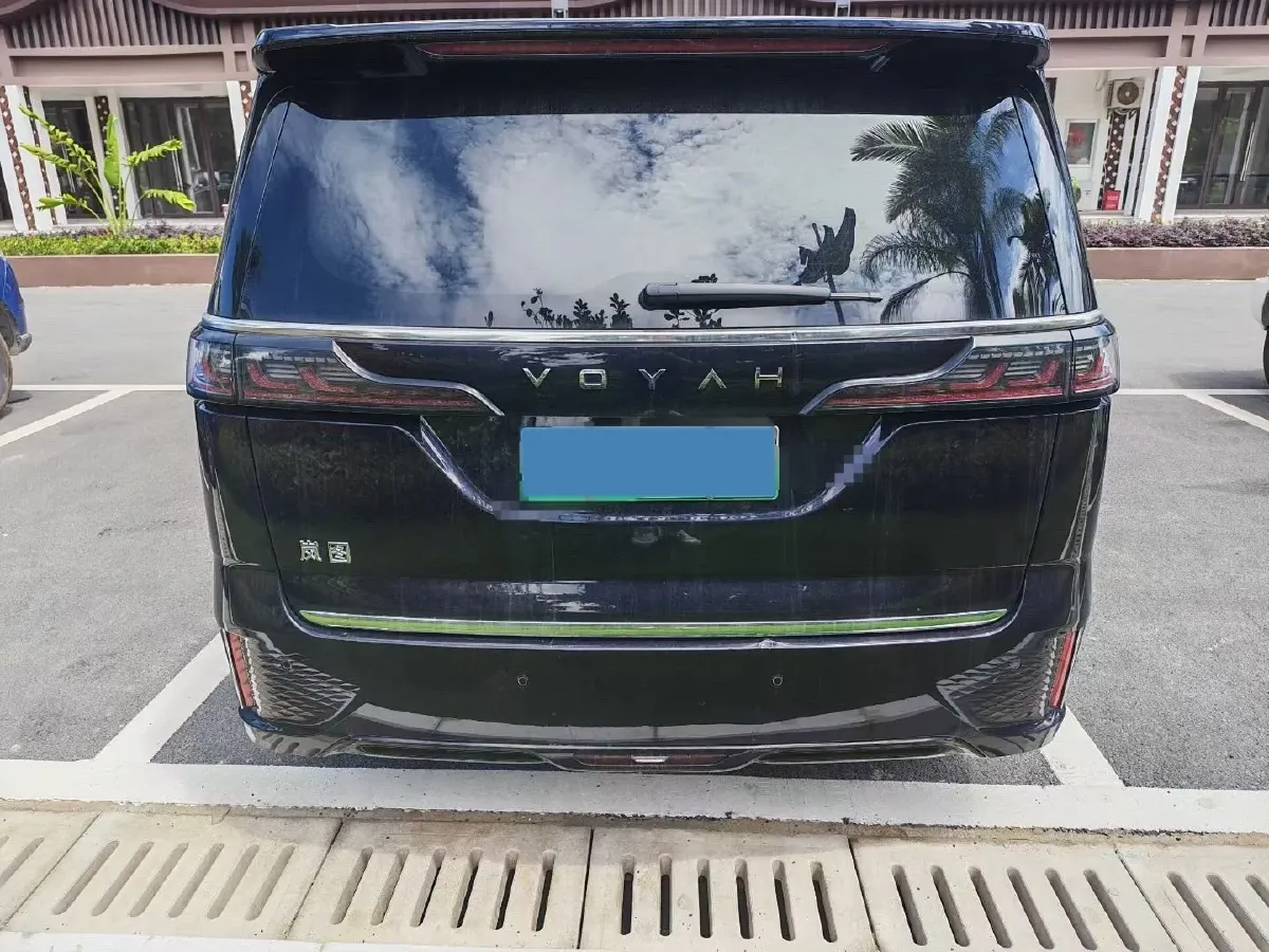 2022 Voyah Dream 1.5T 136HP L4 PHEV 25.57KWH,autocango,china used car exporter,china ev exporter,chinese used car exporter,chinese used ev exporter