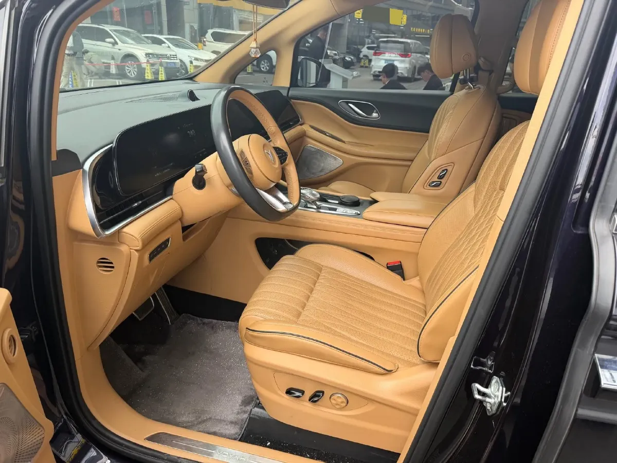 2022 Voyah Dream 1.5T 136HP L4 PHEV 25.57KWH,autocango,china used car exporter,china ev exporter,chinese used car exporter,chinese used ev exporter