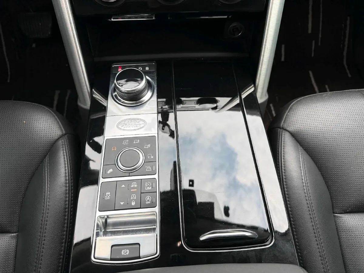 2018 Land Rover Discovery 3.0T 340HP V6 8AT,autocango,china used car exporter,china ev exporter,chinese used car exporter,chinese used ev exporter