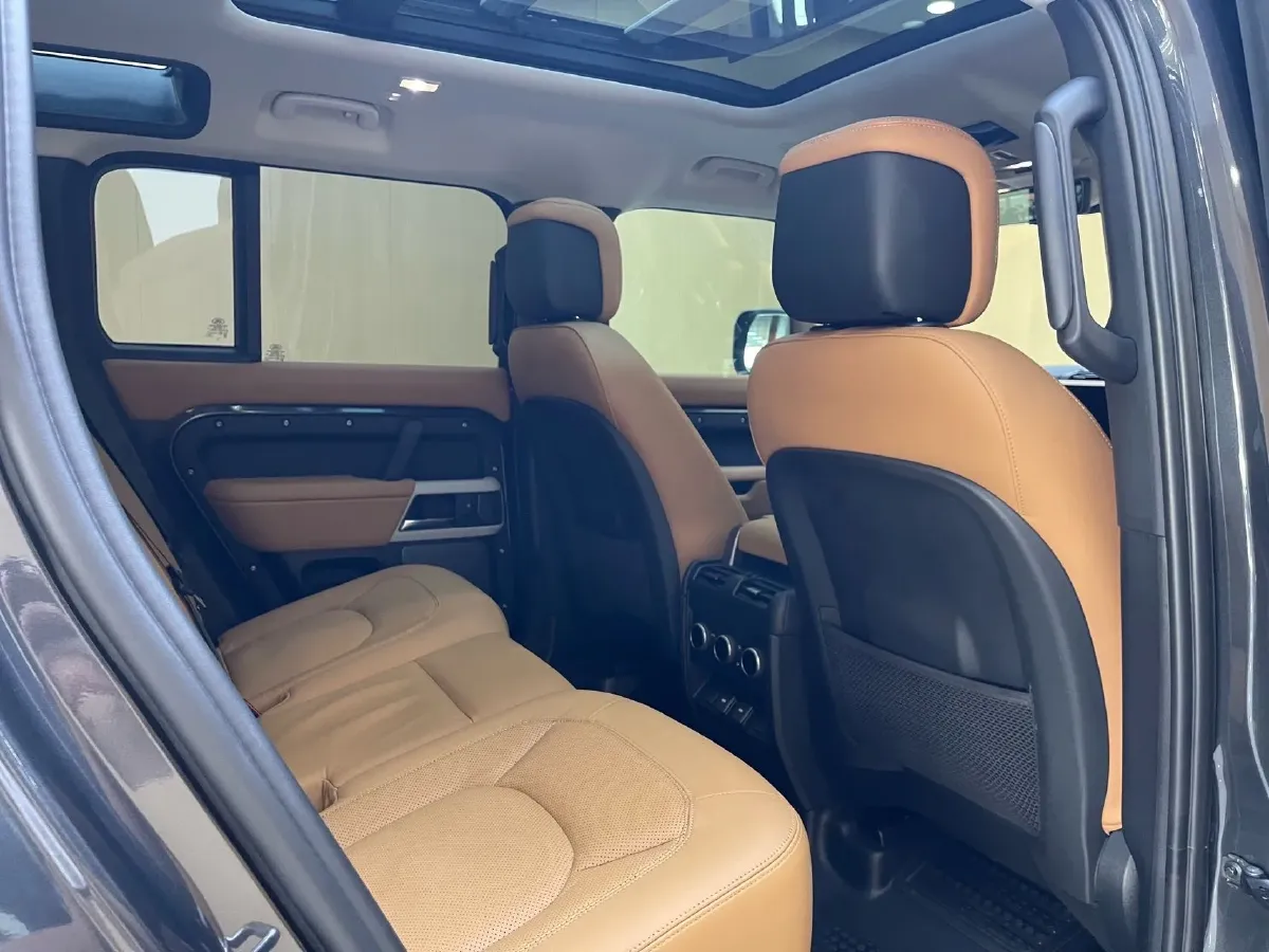 2023 Land Rover Defender 3.0T 400HP L6 8AT,autocango,china used car exporter,china ev exporter,chinese used car exporter,chinese used ev exporter