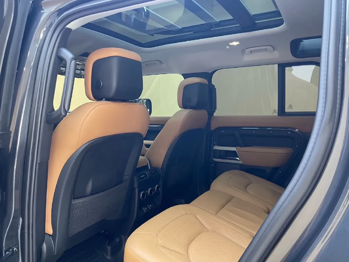 2023 Land Rover Defender 3.0T 400HP L6 8AT,autocango,china used car exporter,china ev exporter,chinese used car exporter,chinese used ev exporter