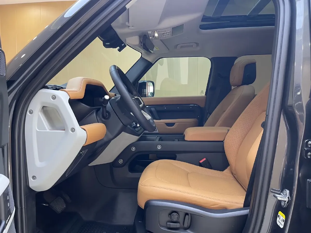2023 Land Rover Defender 3.0T 400HP L6 8AT,autocango,china used car exporter,china ev exporter,chinese used car exporter,chinese used ev exporter