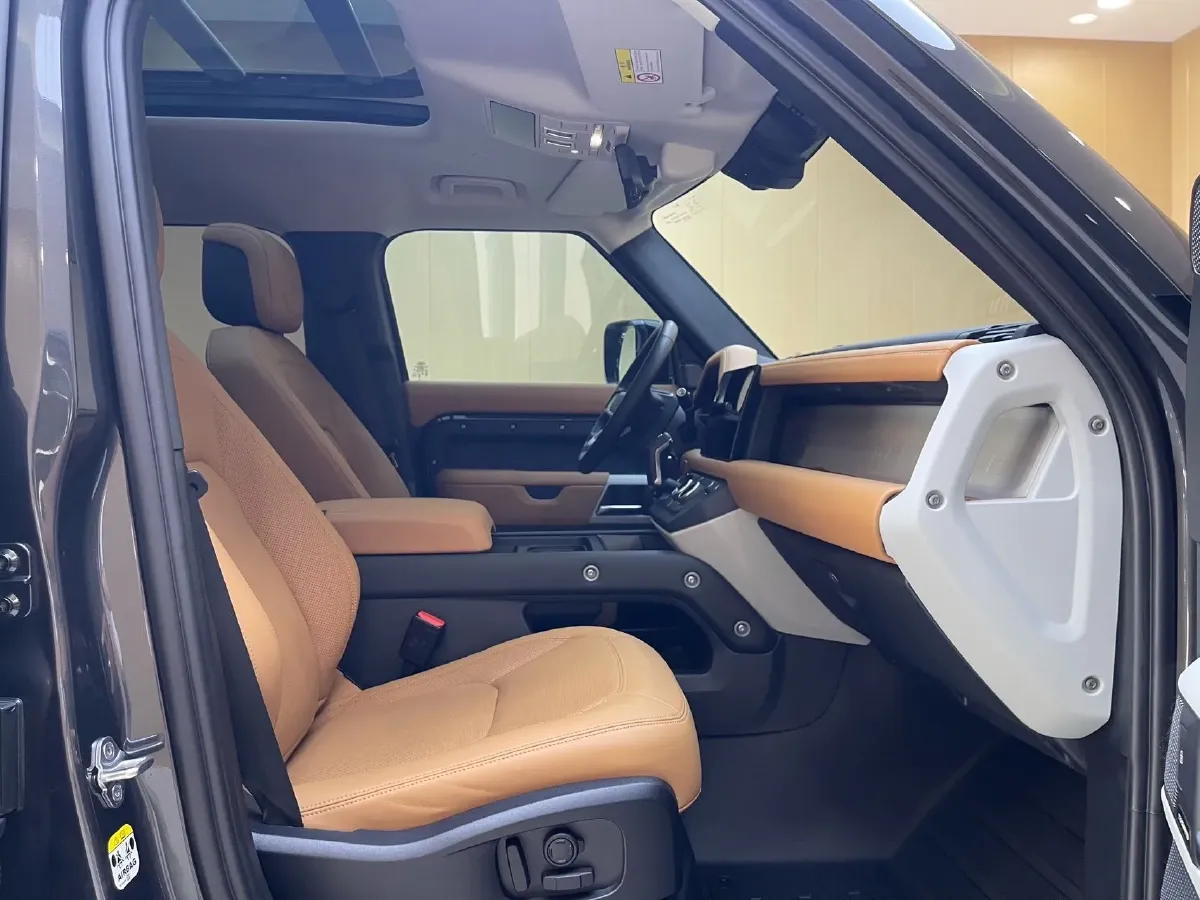2023 Land Rover Defender 3.0T 400HP L6 8AT,autocango,china used car exporter,china ev exporter,chinese used car exporter,chinese used ev exporter