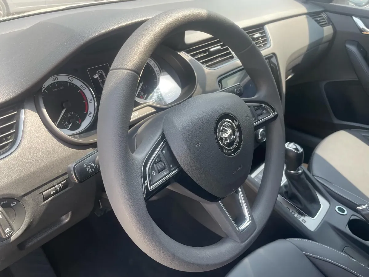2022 Skoda Octavia 1.5L 113HP L4 6AT,autocango,china used car exporter,china ev exporter,chinese used car exporter,chinese used ev exporter