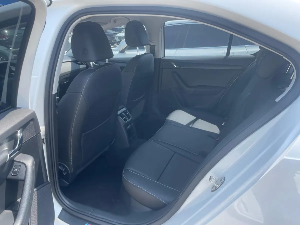 2022 Skoda Octavia 1.5L 113HP L4 6AT,autocango,china used car exporter,china ev exporter,chinese used car exporter,chinese used ev exporter
