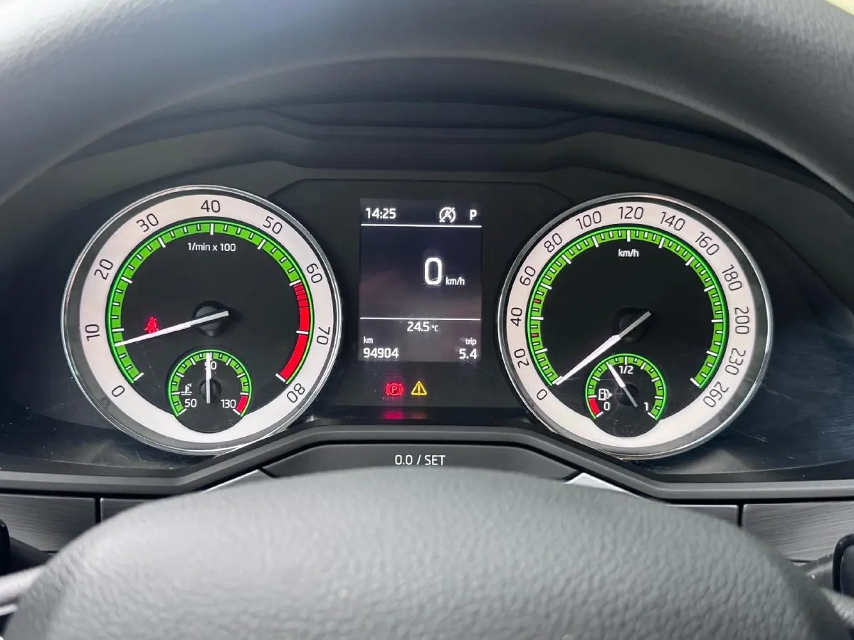 2018 Skoda Superb 1.8T 180HP L4 7DCT,autocango,china used car exporter,china ev exporter,chinese used car exporter,chinese used ev exporter